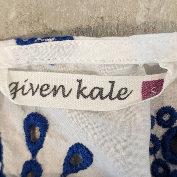 Given Kale White with Embroidered Blue Eyelet Hippie Boho Blouse Size S - Picture 5 of 5